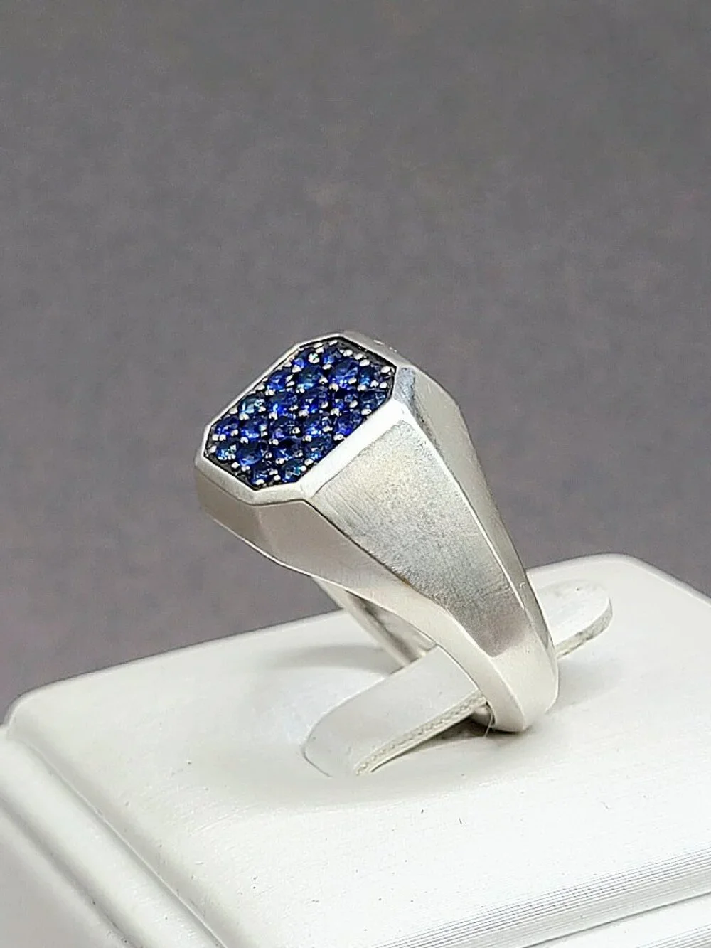 David Yurman Streamline Signet Ring w/ Blue Sapphires - 14mm - Size 9
